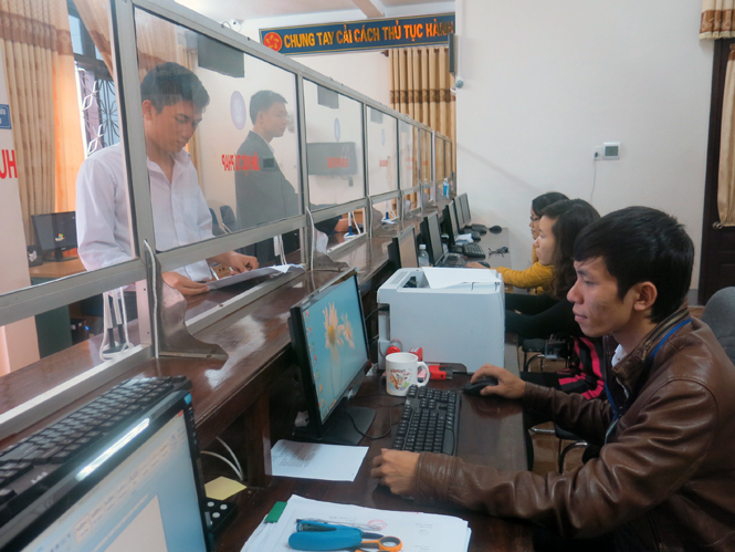 Từ ngày 1-1-2016, người dân sẽ được quyền chấm điểm cán bộ thông qua tổng đài Dự án “Dân chấm điểm”.