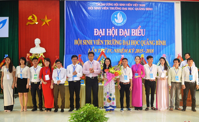 Ban chấp hành nhiệm kỳ 2015- 2018 ra mắt và nhận nhiệm vụ