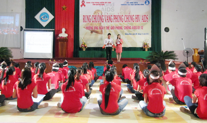 Học sinh sinh viên hưởng ứng tích cực các hoạt động truyền thông phòng chống HIV/AIDS.