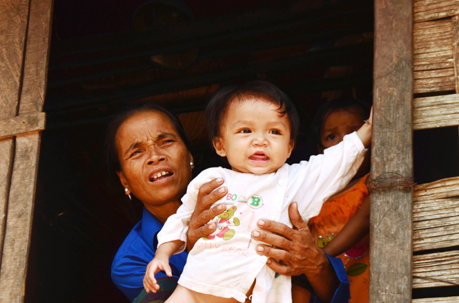 Trẻ em cần được bảo vệ bằng tình thương, trách nhiệm và một hệ thống pháp luật chặt chẽ.