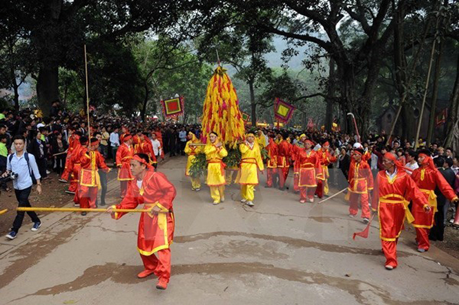 Nghi thức rước hoa tre trong lễ hội Gióng đền Sóc (Hà Nội). (Ảnh chỉ mang tính minh họa. Nguồn: TTXVN)