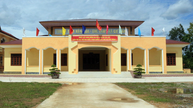 Trung tâm văn hóa-thể thao xã Cự Nẫm được xây mới khang trang.