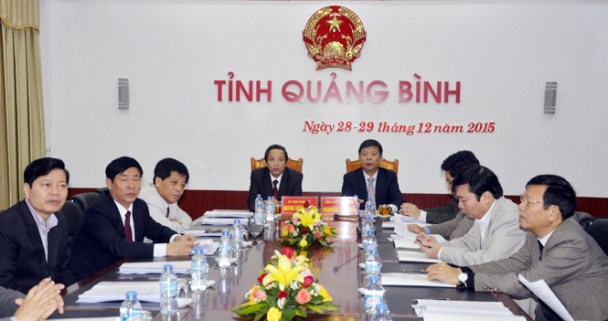 Đồng chí Hoàng Đăng Quang, Bí thư Tỉnh ủy, Chủ tịch HĐND tỉnh, Trưởng đoàn đại biểu Quốc hội tỉnh và đồng chí Nguyễn Hữu Hoài, Phó Bí thư Tỉnh ủy, Chủ tịch UBND tỉnh chủ trì hội nghị tại điểm cầu tỉnh Quảng Bình.