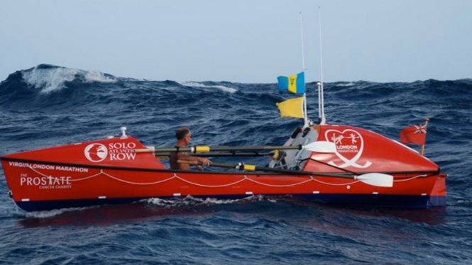  John Beeden và chiếc thuyền cùng ông vượt Thái Bình Dương. (Ảnh: Solo Pacific Row)