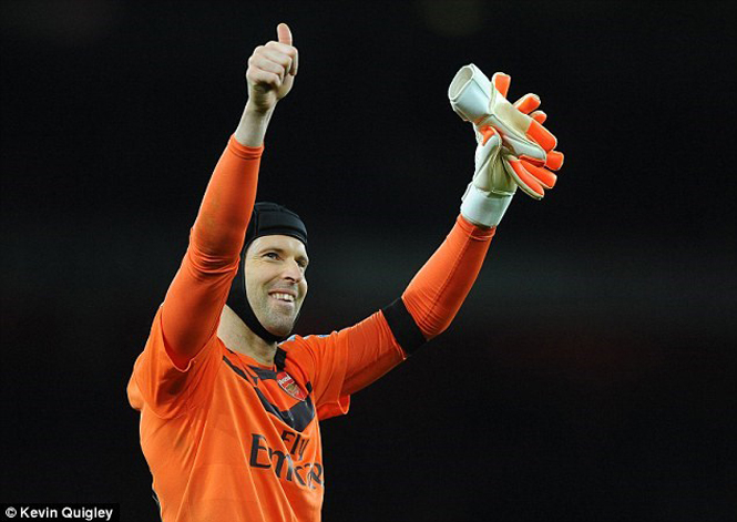 Thủ thành Petr Cech trong màu áo Arsenal. (Nguồn: DM)