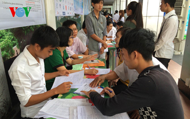  Thí sinh nộp hồ sơ tuyển sinh đại học năm 2015