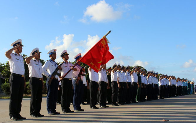 Lễ chào cờ đầu tuần diễn ra uy nghiêm, trang trọng.