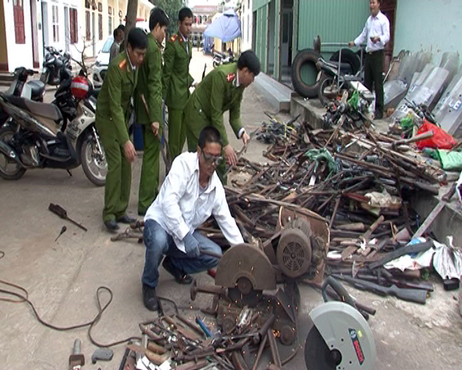  Số vũ khí, vật liệu nổ, công cụ hỗ trợ và pháo được tiêu hủy trong dịp này.