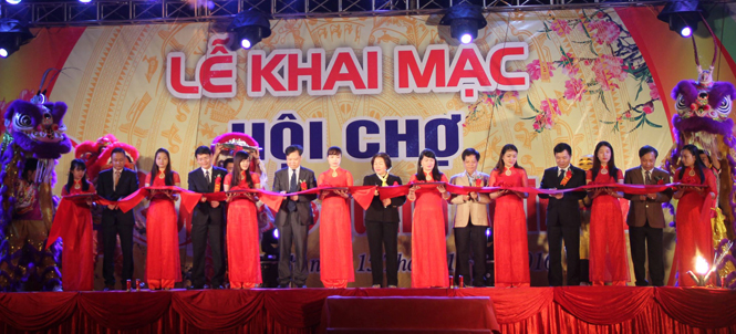  Lễ cắt băng khai mạc hội chợ Xuân Quảng Bình 2016