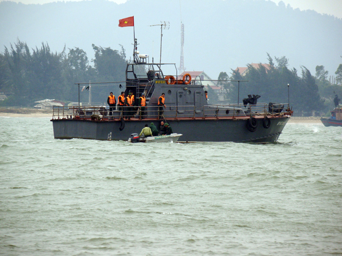 Cán bộ, chiến sỹ Hải đội 2 luôn sẵn sàng thực hiện nhiệm vụ cứu hộ, cứu nạn trong bão lũ.   Ảnh: A.T