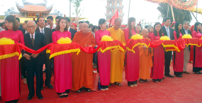 Lễ cắt băng khánh thành chùa Hoằng Phúc.