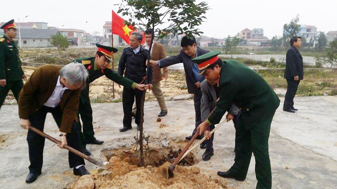 Ảnh 1 : Lãnh đạo huyện Bố Trạch tham gia “Tết trồng cây đời đời nhớ ơn Bác Hồ” năm 2016.