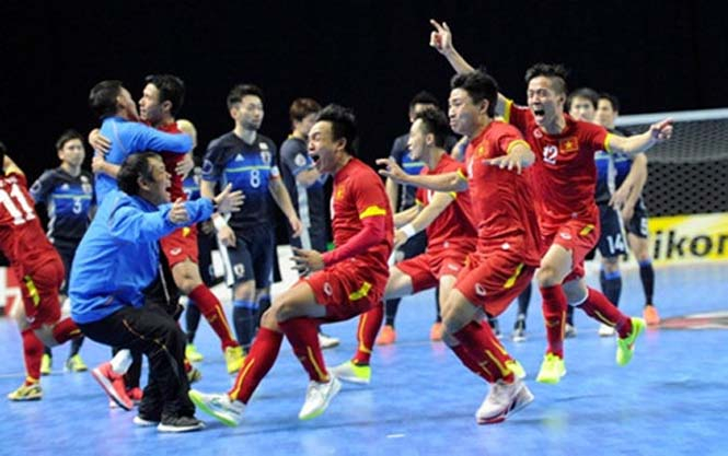 Đội tuyển Futsal Việt Nam làm nên điều thần kỳ sau khi đánh bại Nhật Bản. (Ảnh: Quang Thắng)