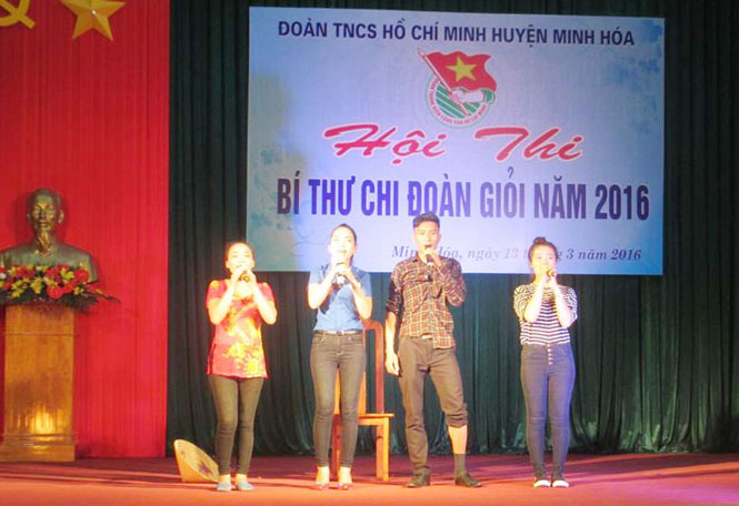 Các thi sinh đang dự thi Bí thư chi đoàn giỏi