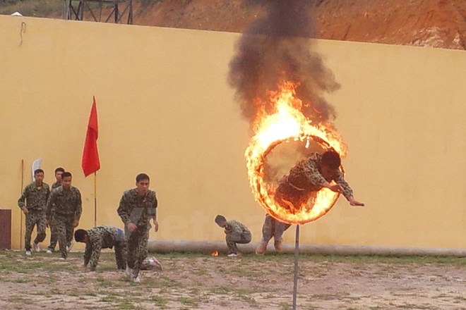 Chiến sỹ đặc công Hải quân trong giờ huấn luyện. (Ảnh: Trung Hiền/Vietnam+)