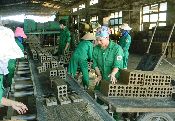 Việc làm, đời sống người lao động tại một số doanh nghiệp ngoài nhà nước trên địa bàn tỉnh ta vẫn còn nhiều khó khăn.