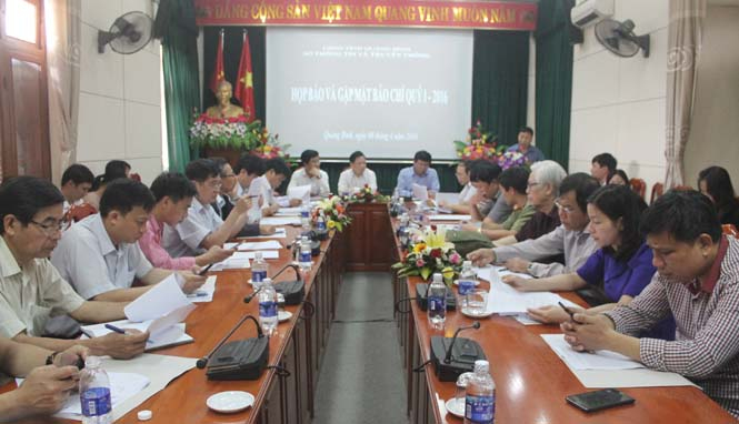 Quang cảnh buổi họp báo và gặp mặt báo chí quý I, năm 2016