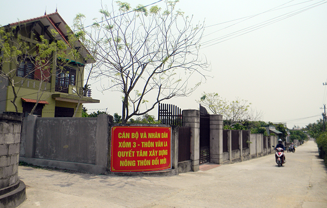 Nhờ huy động tốt sức dân, các tuyến đường giao thông nông thôn trên địa bàn xã Lương Ninh (huyện Quảng Ninh) nhanh chóng được hoàn thành.
