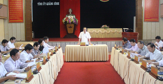 Đồng chí Hoàng Đăng Quang, Ủy viên Trung ương Đảng, Bí thư Tỉnh ủy, Chủ tịch HĐND tỉnh, Trưởng đoàn Đại biểu Quốc hội tỉnh kết luận cuộc họp             