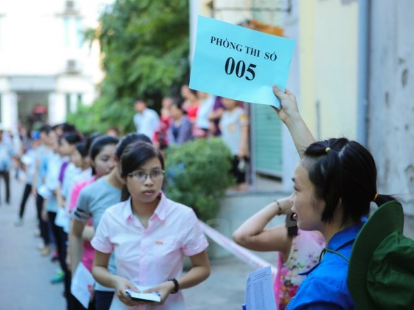 Thí sinh dự thi bài thi đánh giá năng lực. (Ảnh: Lê Minh Sơn/Vietnam+)