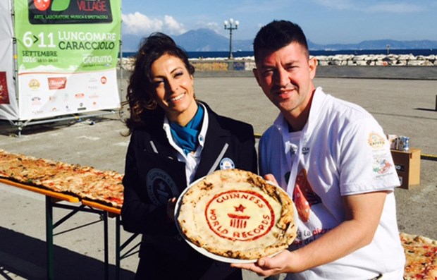  Chiếc bánh pizza Neapolitan dài nhất thế giới. (Nguồn: guinnessworldrecords.com)