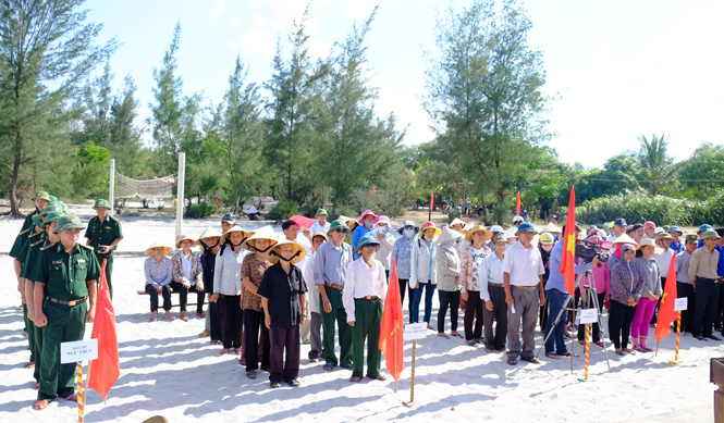 Đông đảo bà con khu dân cư Thượng Bắc tham dự lễ ra quân hưởng ứng ngày môi trường thế giới.