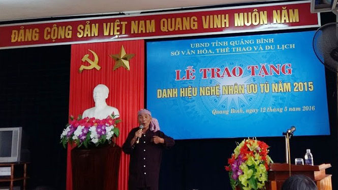 Ông Phạm Ngọc Thức, người đàn ông hát ru hay nhất làng Cảnh Dương trong ngày nhận danh hiệu Nghệ nhân ưu tú