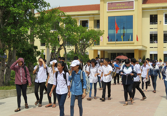 Các thí sinh tham gia kỳ thi tuyển sinh vào lớp 10, năm học 2015-2016.