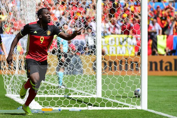 Romelu Lukaku đã lập cú đúp giúp Bỉ chiến thắng trước Ireland. (Nguồn: AFP/TTXVN)