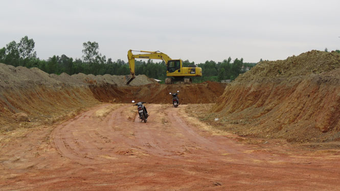 Một điểm cải tạo mặt bằng, tận thu đất phục vụ san lấp công trình xây dựng khi chưa được cấp có thẩm quyền cấp phép.