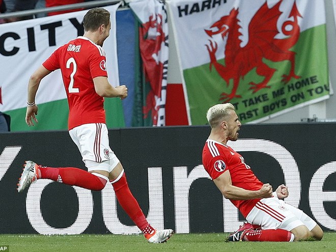 Xứ Wales vào vòng 1/8 EURO 2016.