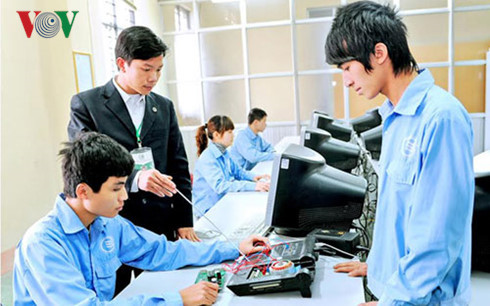 Tỷ lệ học sinh thi THPT Quốc gia chỉ để tốt nghiệp tăng khiến nhiều người cho rằng, cần phân luồng nghề nghiệp từ khi học sinh đang học phổ thông (ảnh minh họa)