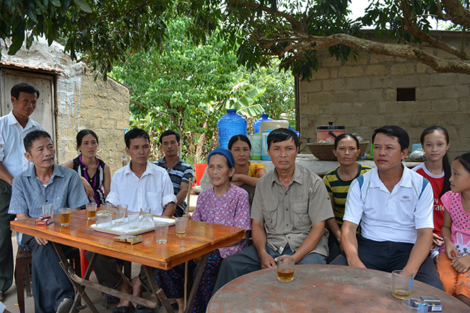 Rất nhiều bà con, bạn bè thân hữu đến chia vui cùng anh Thanh và gia đình ngày anh trở về.