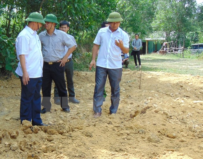 Phát hiện 100 tấn chất thải của công ty Formosa Hà Tĩnh được chôn lấp trái phép. (Nguồn ảnh: TTXVN)