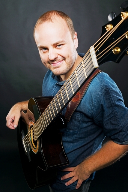 Nghệ sĩ guitar Andy McKee.