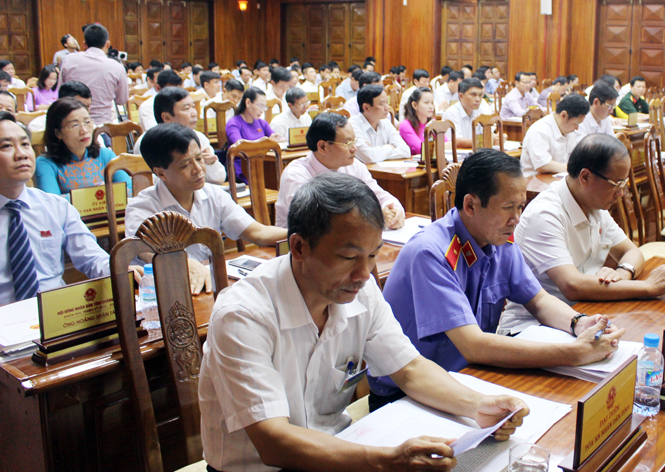 Các đại biểu tham dự kỳ họp.