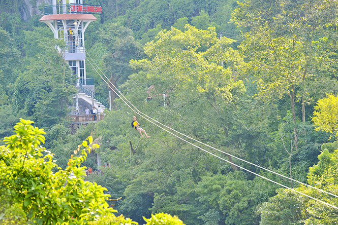  Sản phẩm Zipline khám phá hang động với hệ thống 2 dây dài nhất Việt Nam.