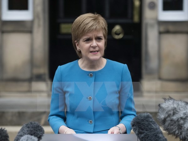 Thủ hiến Scotland Nicola Sturgeon trả lời báo giới tại Edinburgh ngày 25-6. (Nguồn: AFP/TTXVN)