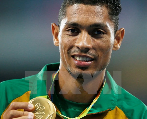 Vận động viên Wayde Van Niekerk giành huy chương vàng đường chạy 400m. (Nguồn: EPA/TTXVN)