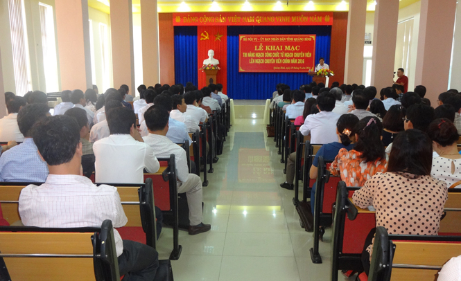 Toàn cảnh lễ khai mạc thi nâng ngạch chuyên viên lên chuyên viên chính năm 2016.