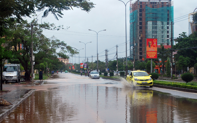 Đường Nguyễn Hữu Cảnh cũng chịu chung số phận.