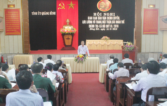 Đồng chí Trần Công Thuật, Phó Bí thư Thường trực Tỉnh ủy, Trưởng Đoàn đại biểu Quốc hội tỉnh chủ trì hội nghị