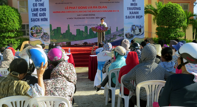 Đồng chí Lê Minh Ngân, TUV, Phó Chủ tịch UBND tỉnh phát động hưởng ứng Chiến dịch làm cho thế giới sạch hơn năm 2016.