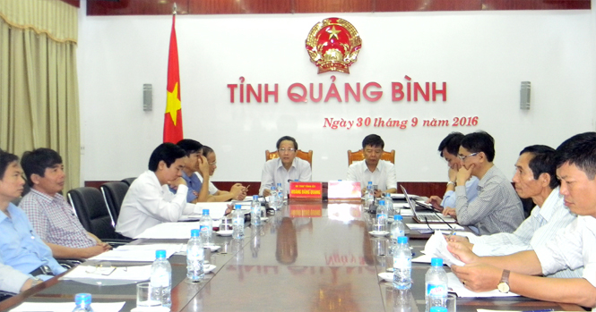 Đồng chí Hoàng Đăng Quang, Ủy viên Trung ương Đảng, Bí thư Tỉnh ủy, Chủ tịch HĐND tỉnh và đồng chí Nguyễn Hữu Hoài, Phó Bí thư Tỉnh ủy, Chủ tịch UBND tỉnh, Trưởng Ban chỉ đạo Chương trình MTQGXDNTM dự và chủ trì hội nghị tại điểm cầu trực tuyến tỉnh ta.