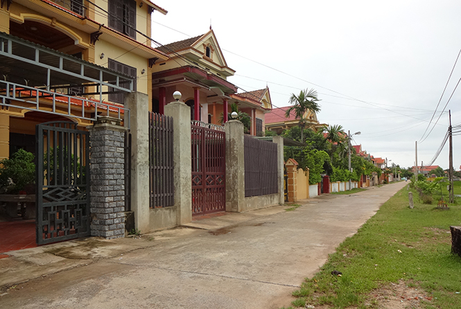 Nhờ chú trọng giữ gìn vệ sinh môi trường, diện mạo thôn Thanh Gianh ngày càng sạch đẹp, thoáng đãng.