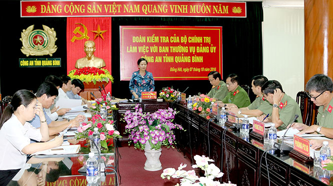 Đồng chí Ngô Thị Doãn Thanh, Phó Trưởng Ban Dân vận Trung ương phát biểu tại buổi làm việc.