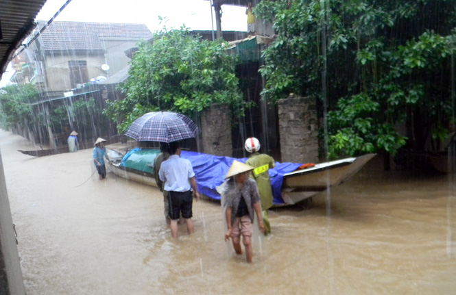 Nhà dân xã Châu Hoá bị ngâp trong lũ