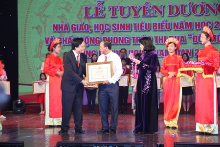  Lễ tuyên dương 256 nhà giáo, học sinh tiêu biểu năm học 2015-2016. Ảnh: VGP/Nguyệt Hà