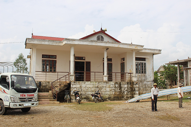 Nhà văn hóa thôn Vinh Quang được thiết kế móng cao để giúp người dân tránh lũ.