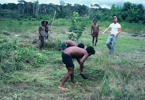 Bộ lạc nguyên thủy nói thứ tiếng khó học nhất thế giới. (Nguồn: spiegel.de)